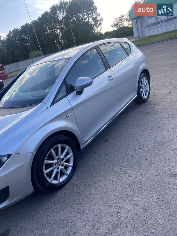 Хэтчбек SEAT Leon 2010 в Шептицькому