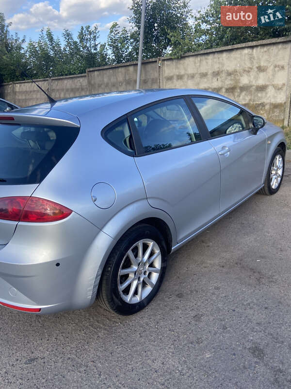 Хэтчбек SEAT Leon 2010 в Шептицькому