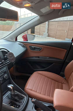 Хэтчбек SEAT Leon 2013 в 