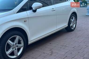 Хэтчбек SEAT Leon 2011 в 