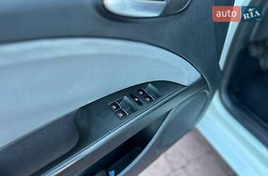 Хэтчбек SEAT Leon 2011 в 