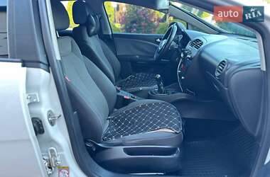 Хэтчбек SEAT Leon 2011 в 