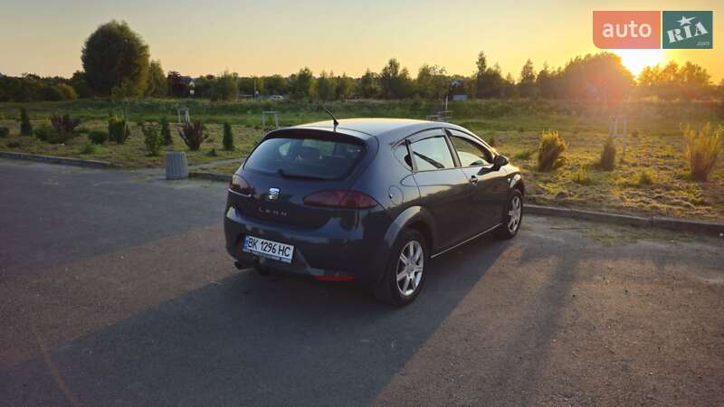 Хэтчбек SEAT Leon 2006 в Ровно