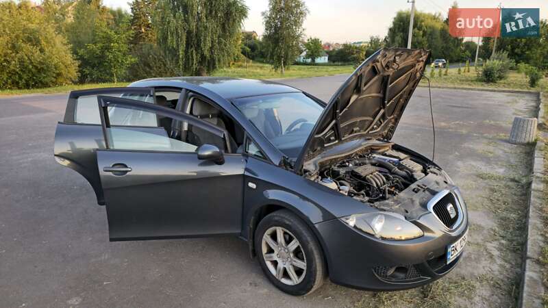 Хэтчбек SEAT Leon 2006 в Ровно