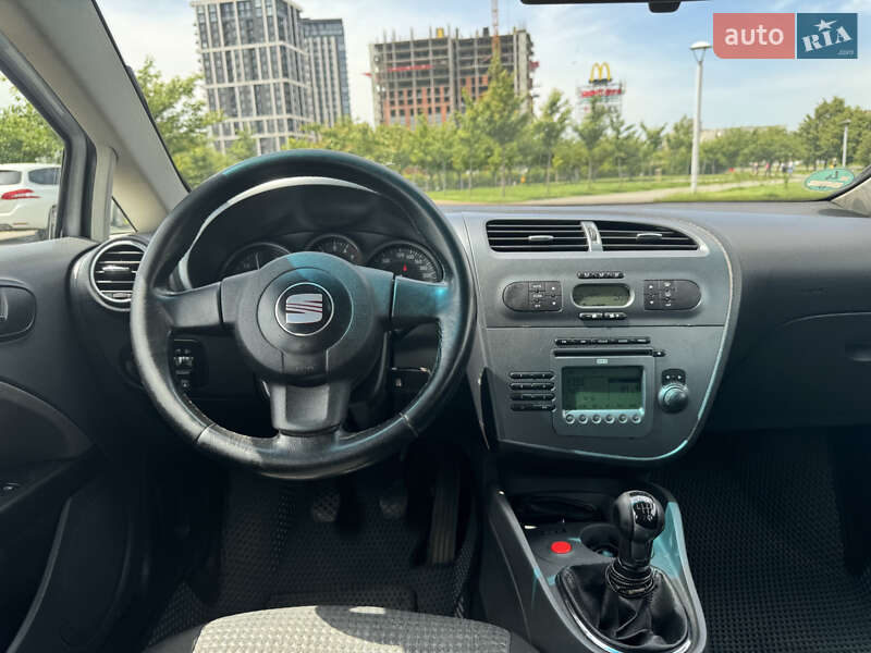 Хэтчбек SEAT Leon 2006 в Львове