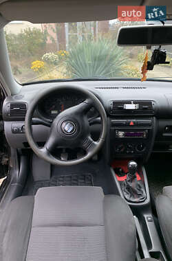 Хэтчбек SEAT Leon 2002 в 