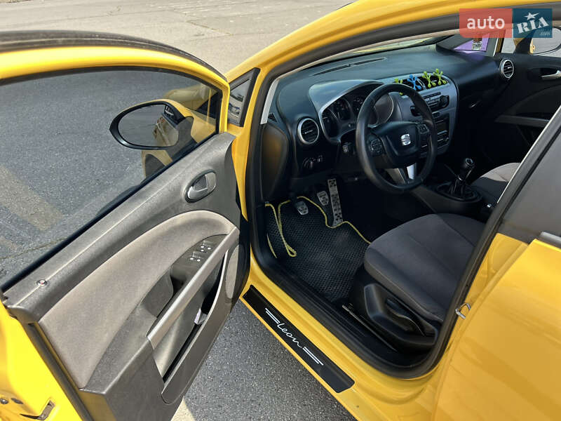 Хэтчбек SEAT Leon 2010 в Харькове