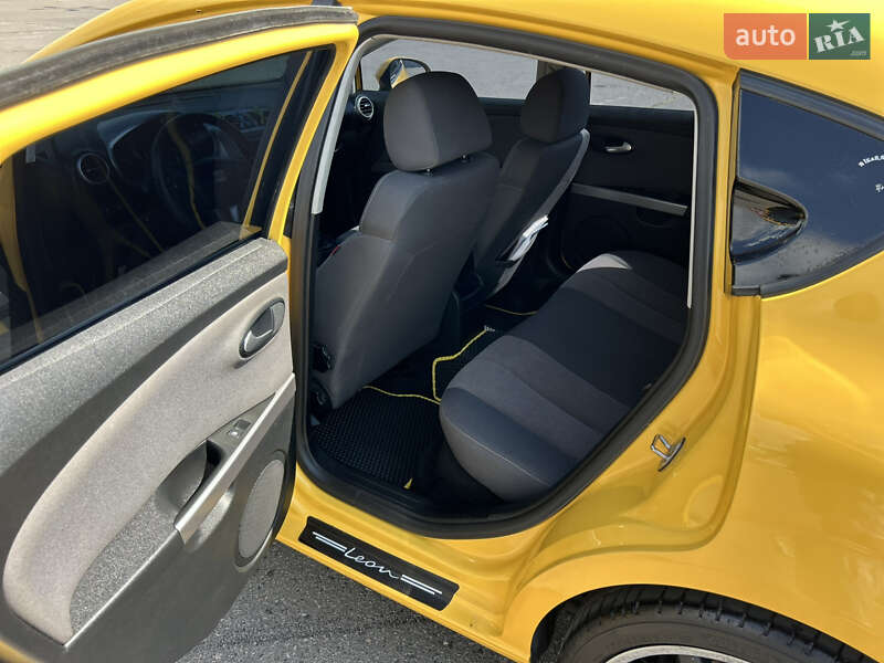 Хэтчбек SEAT Leon 2010 в Харькове