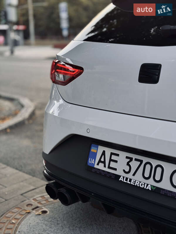 Хэтчбек SEAT Leon 2016 в Днепре