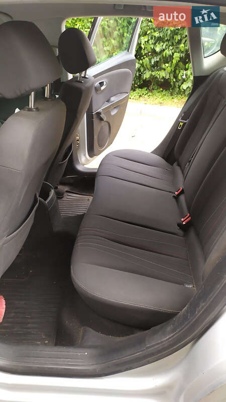 Хэтчбек SEAT Leon 2012 в Черновцах