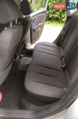 Хэтчбек SEAT Leon 2012 в 
