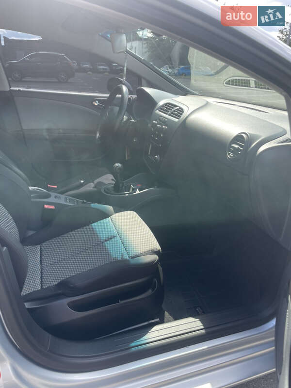 Хэтчбек SEAT Leon 2007 в Киеве