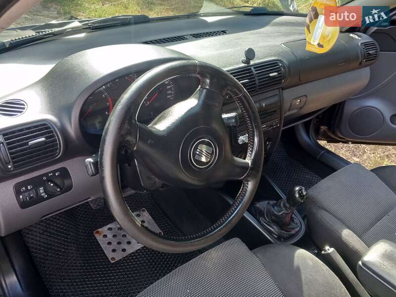 Хэтчбек SEAT Leon 2002 в Чернигове