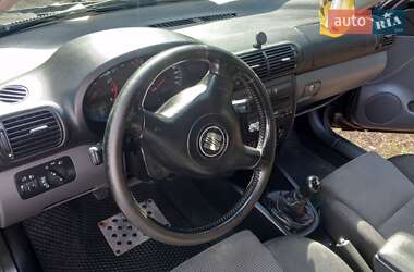Хэтчбек SEAT Leon 2002 в 