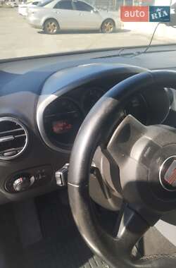 Хэтчбек SEAT Leon 2005 в 