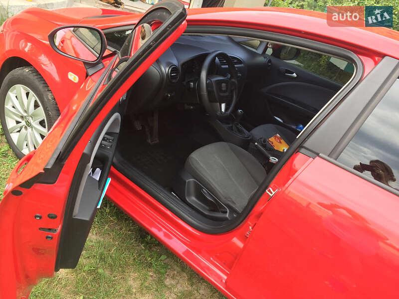 Хэтчбек SEAT Leon 2011 в Киеве