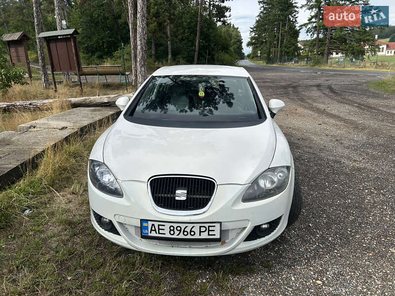 Хэтчбек SEAT Leon 2011 в 