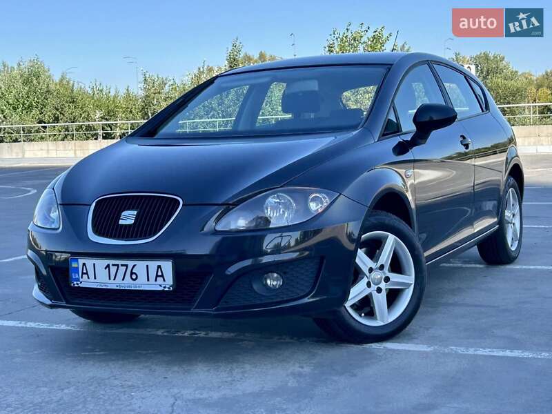 Хэтчбек SEAT Leon 2011 в 