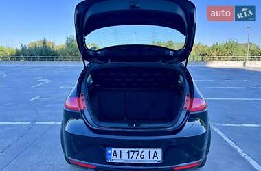 Хэтчбек SEAT Leon 2011 в 