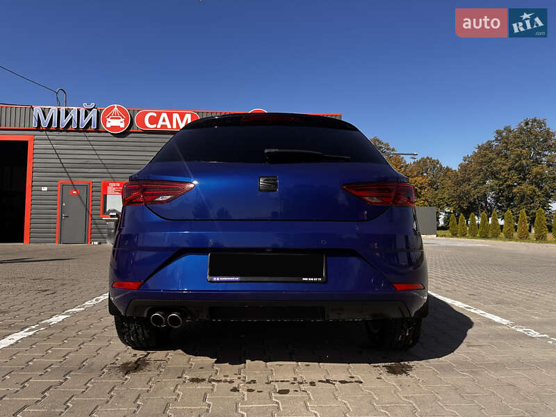 Хэтчбек SEAT Leon 2017 в Киеве