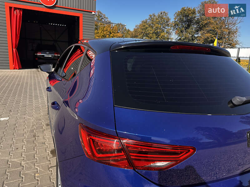 Хэтчбек SEAT Leon 2017 в Киеве