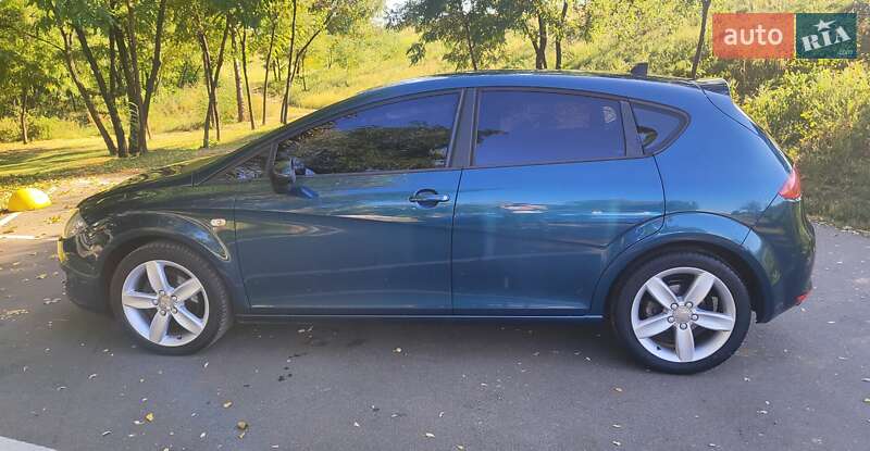 Хэтчбек SEAT Leon 2006 в Киеве