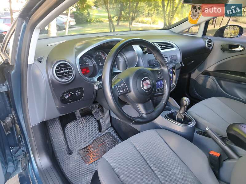 Хэтчбек SEAT Leon 2006 в Киеве
