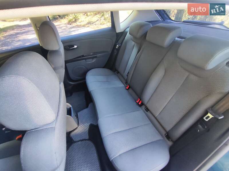 Хэтчбек SEAT Leon 2006 в Киеве