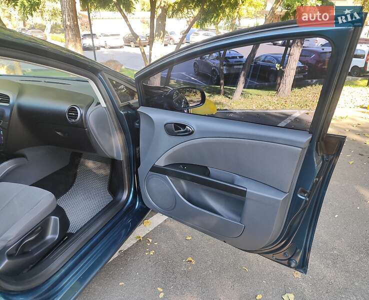 Хэтчбек SEAT Leon 2006 в Киеве