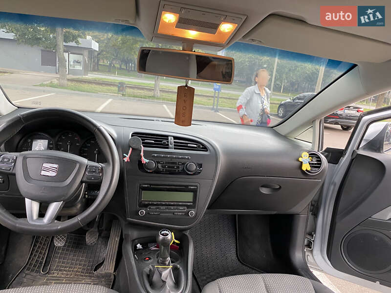 Хэтчбек SEAT Leon 2010 в Полтаве