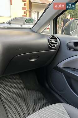 Хетчбек SEAT Leon 2009 в 