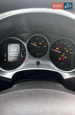 Хэтчбек SEAT Leon 2011 в 