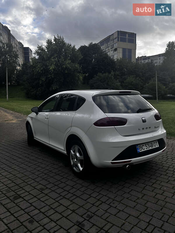 Хэтчбек SEAT Leon 2011 в Львове