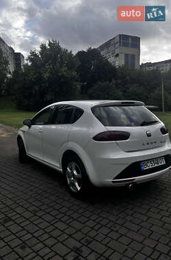Хэтчбек SEAT Leon 2011 в 