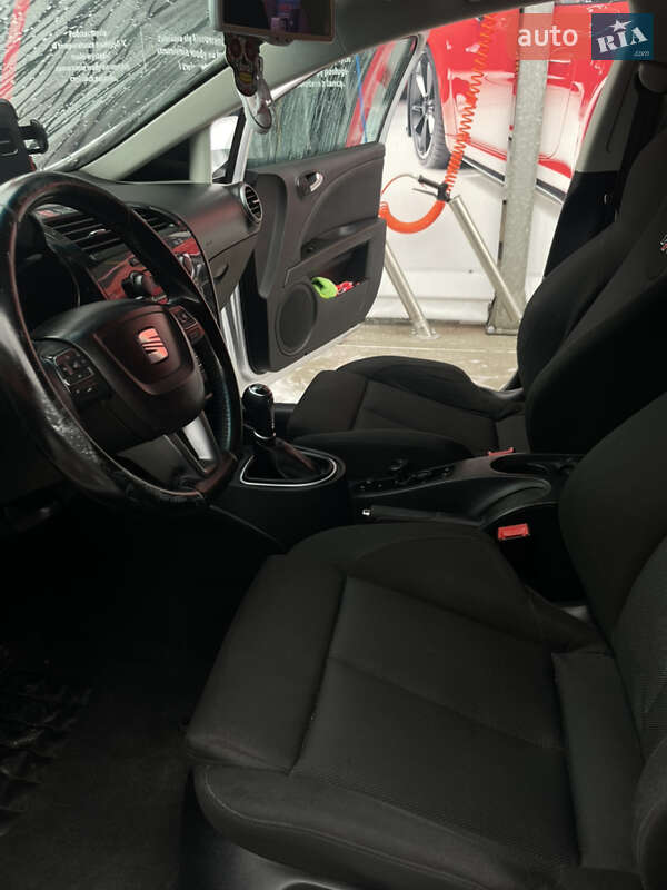 Хэтчбек SEAT Leon 2011 в Тернополе
