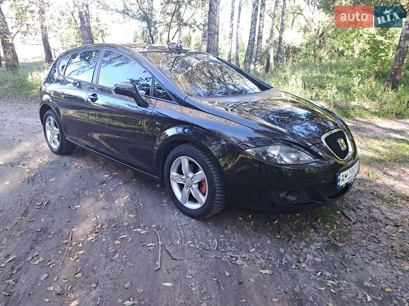 Хэтчбек SEAT Leon 2008 в Звягеле