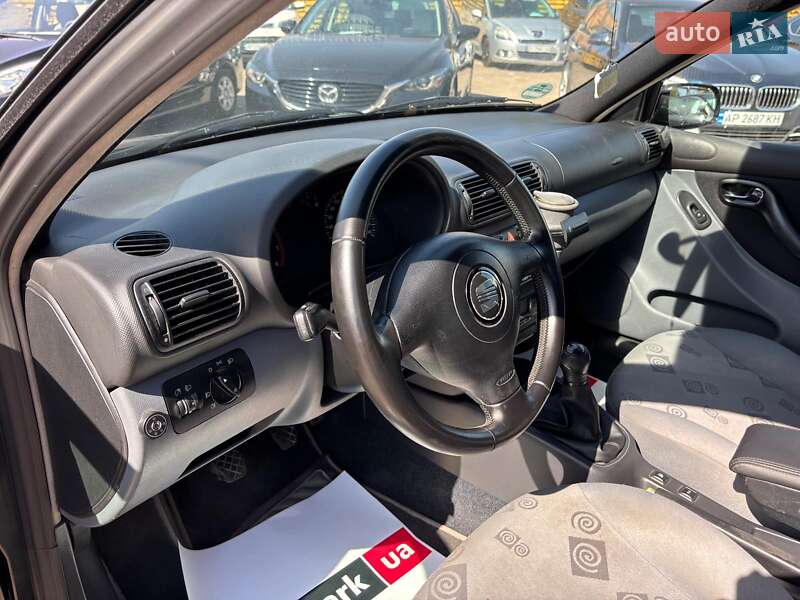 Хэтчбек SEAT Leon 2001 в Запорожье