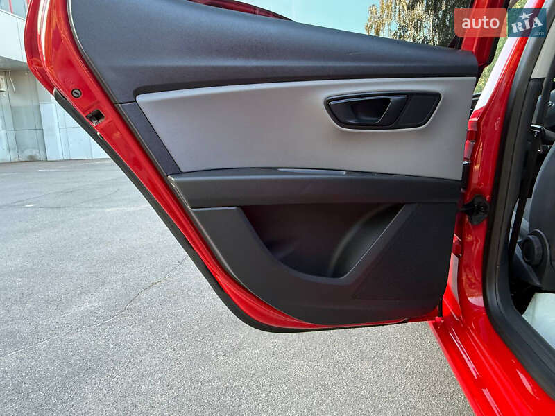 Хэтчбек SEAT Leon 2013 в Кривом Роге