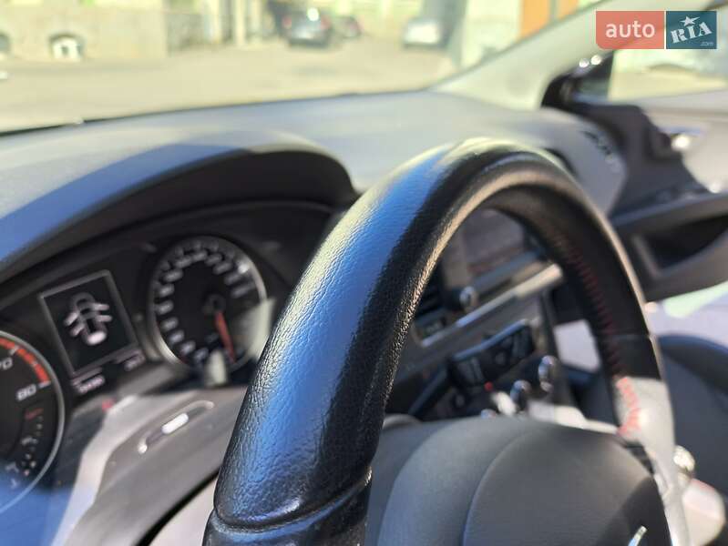 Хэтчбек SEAT Leon 2013 в Лубнах