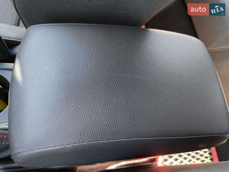 Хэтчбек SEAT Leon 2013 в Лубнах