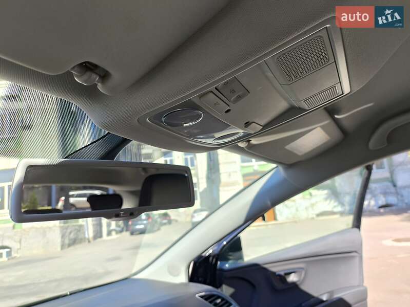 Хэтчбек SEAT Leon 2013 в Лубнах