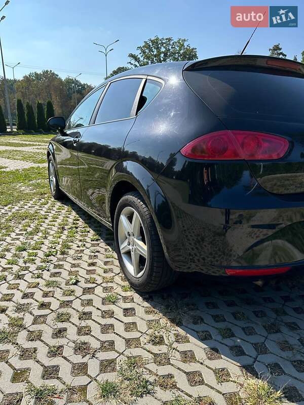 Хэтчбек SEAT Leon 2009 в Харькове