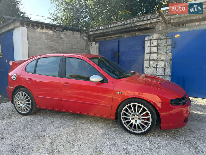 Хетчбек SEAT Leon 2004 в Кам'янському