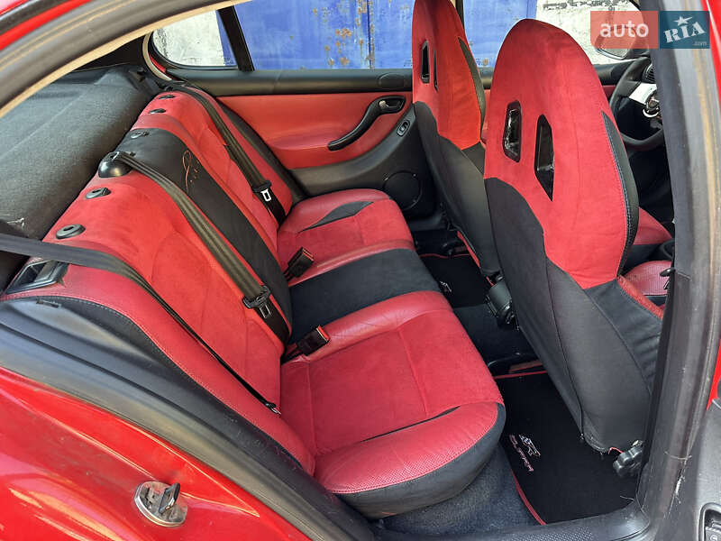 Хетчбек SEAT Leon 2004 в Кам'янському