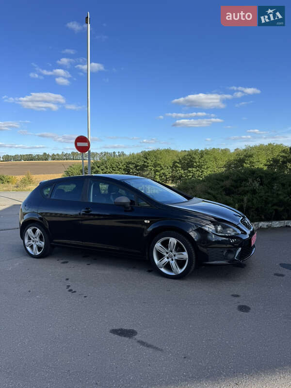 Хэтчбек SEAT Leon 2012 в Великой Багачке