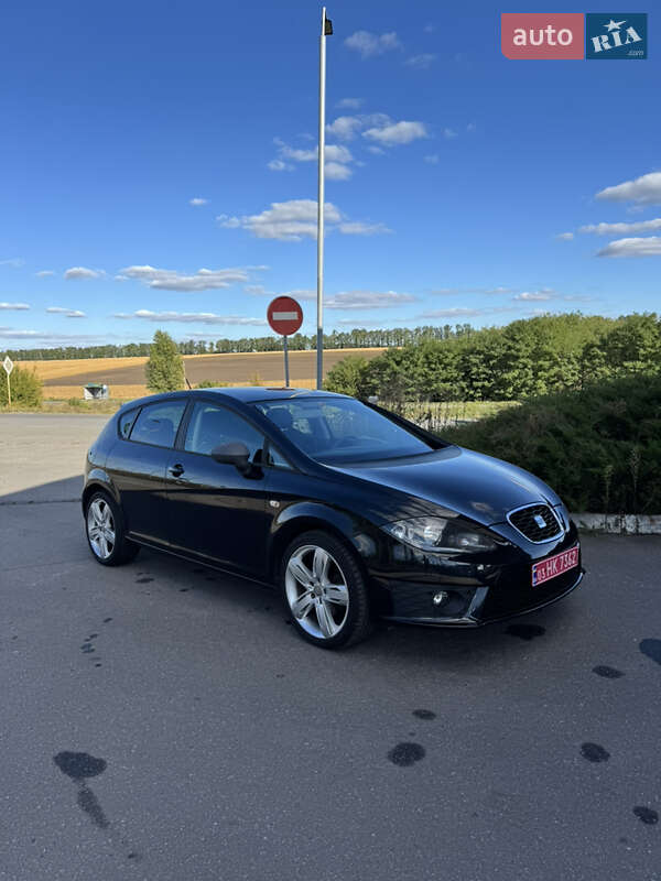 Хэтчбек SEAT Leon 2012 в Великой Багачке