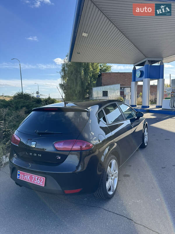 Хэтчбек SEAT Leon 2012 в Великой Багачке