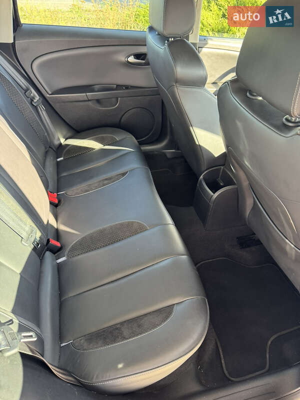 Хэтчбек SEAT Leon 2012 в Великой Багачке