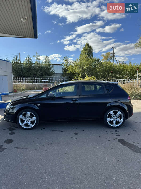 Хэтчбек SEAT Leon 2012 в Великой Багачке