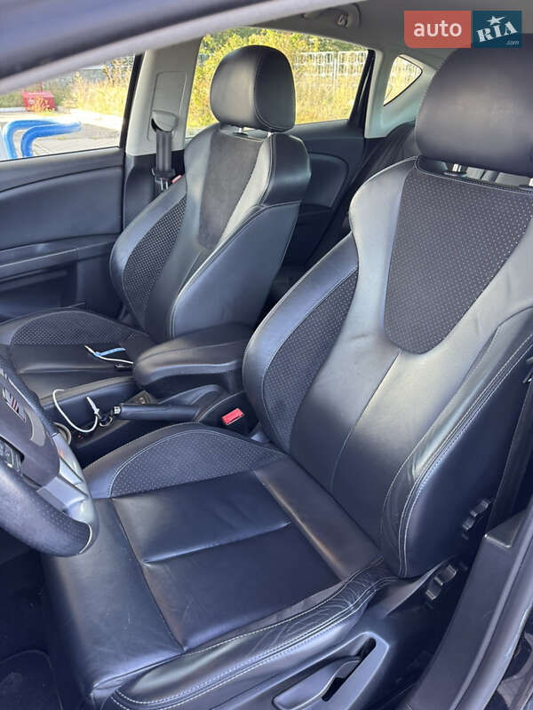 Хэтчбек SEAT Leon 2012 в Великой Багачке